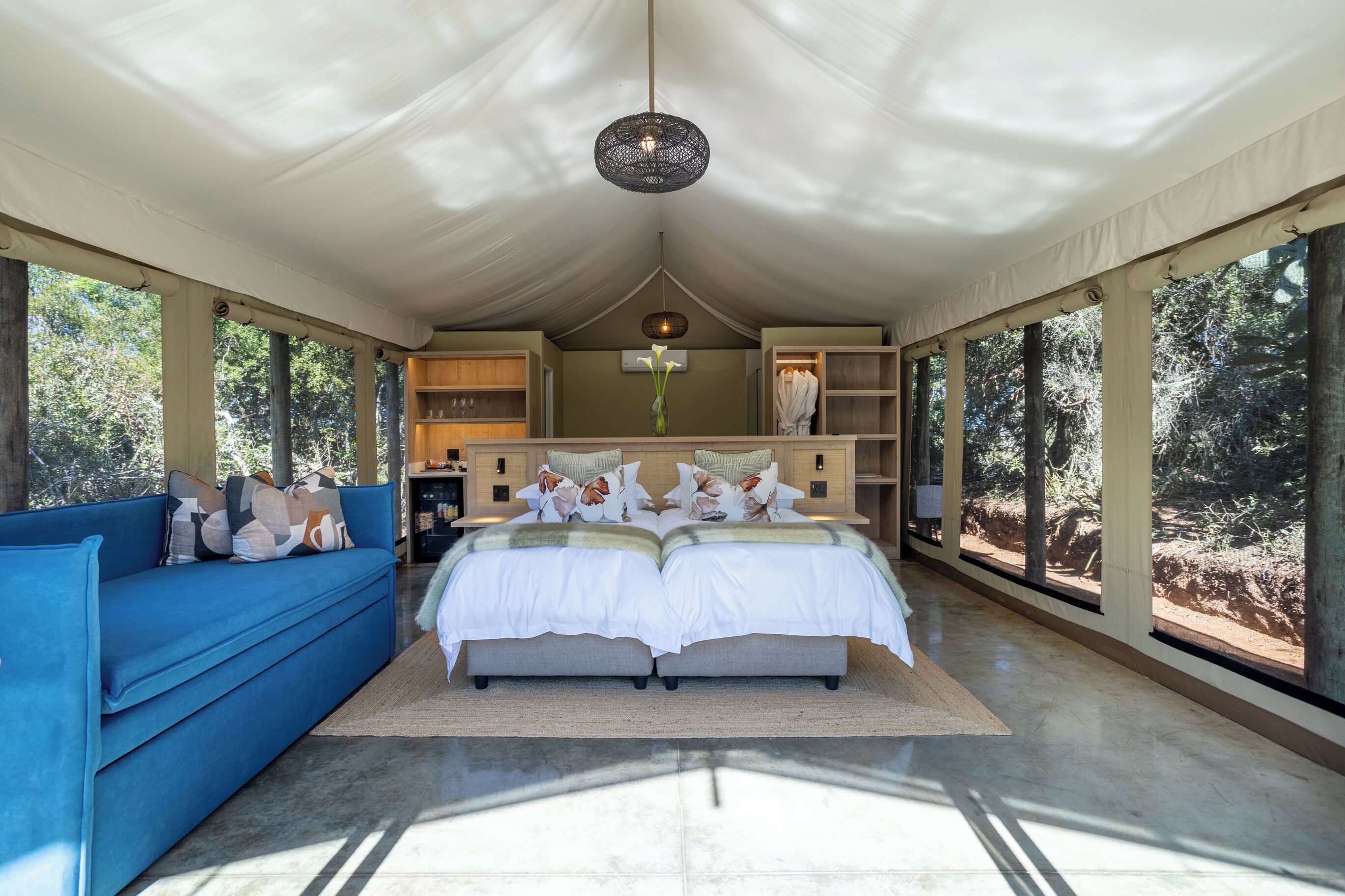 Colchones viscoelásticos, minibar, caja fuerte y decoración individual