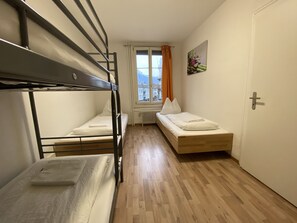 Desk, free WiFi - Interlaken Happy Central Apartment (Interlaken)