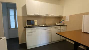 Fridge, microwave, stovetop, electric kettle