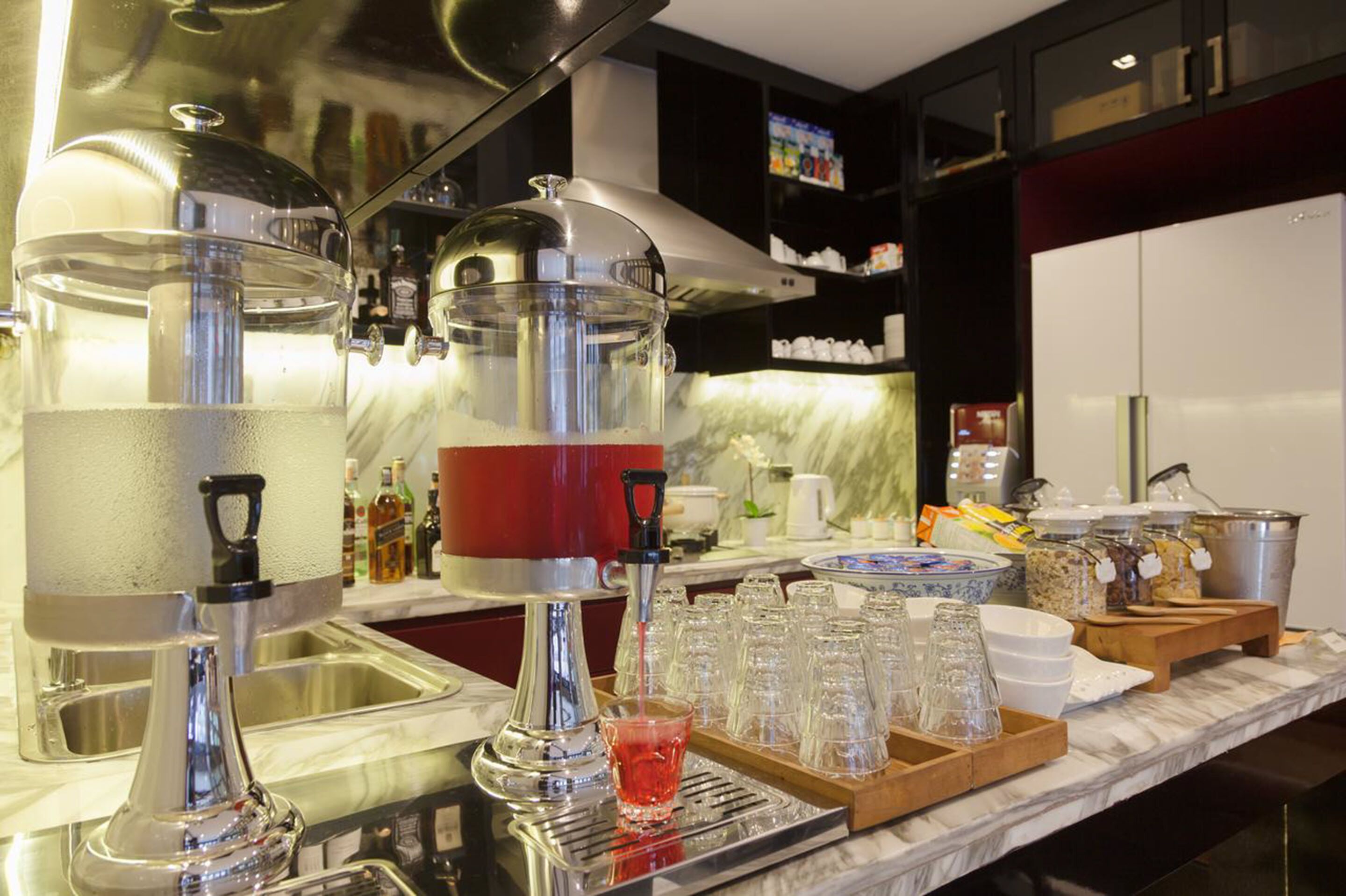 daily buffet breakfast (thb 350 per person)