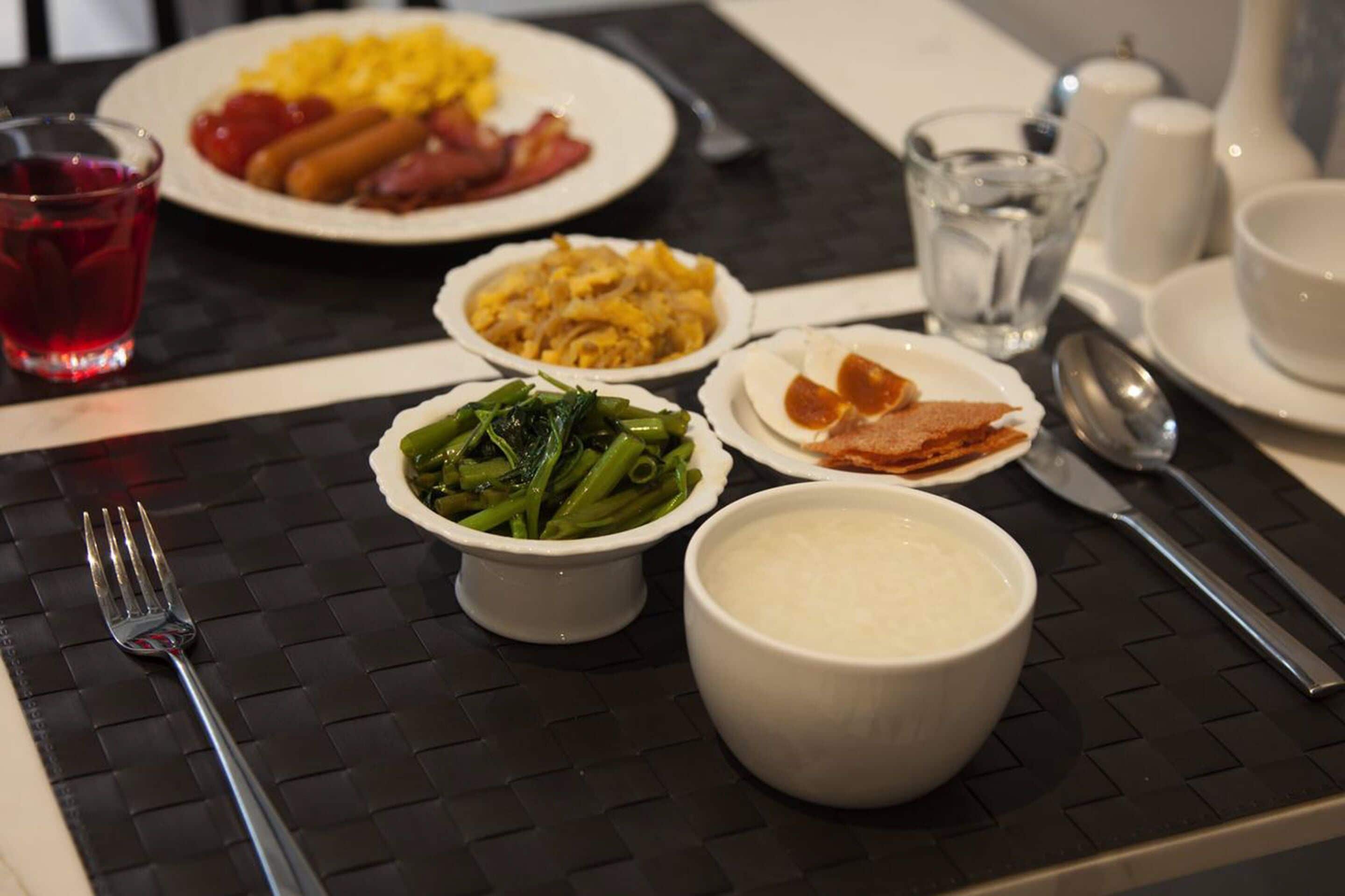 daily buffet breakfast (thb 350 per person)