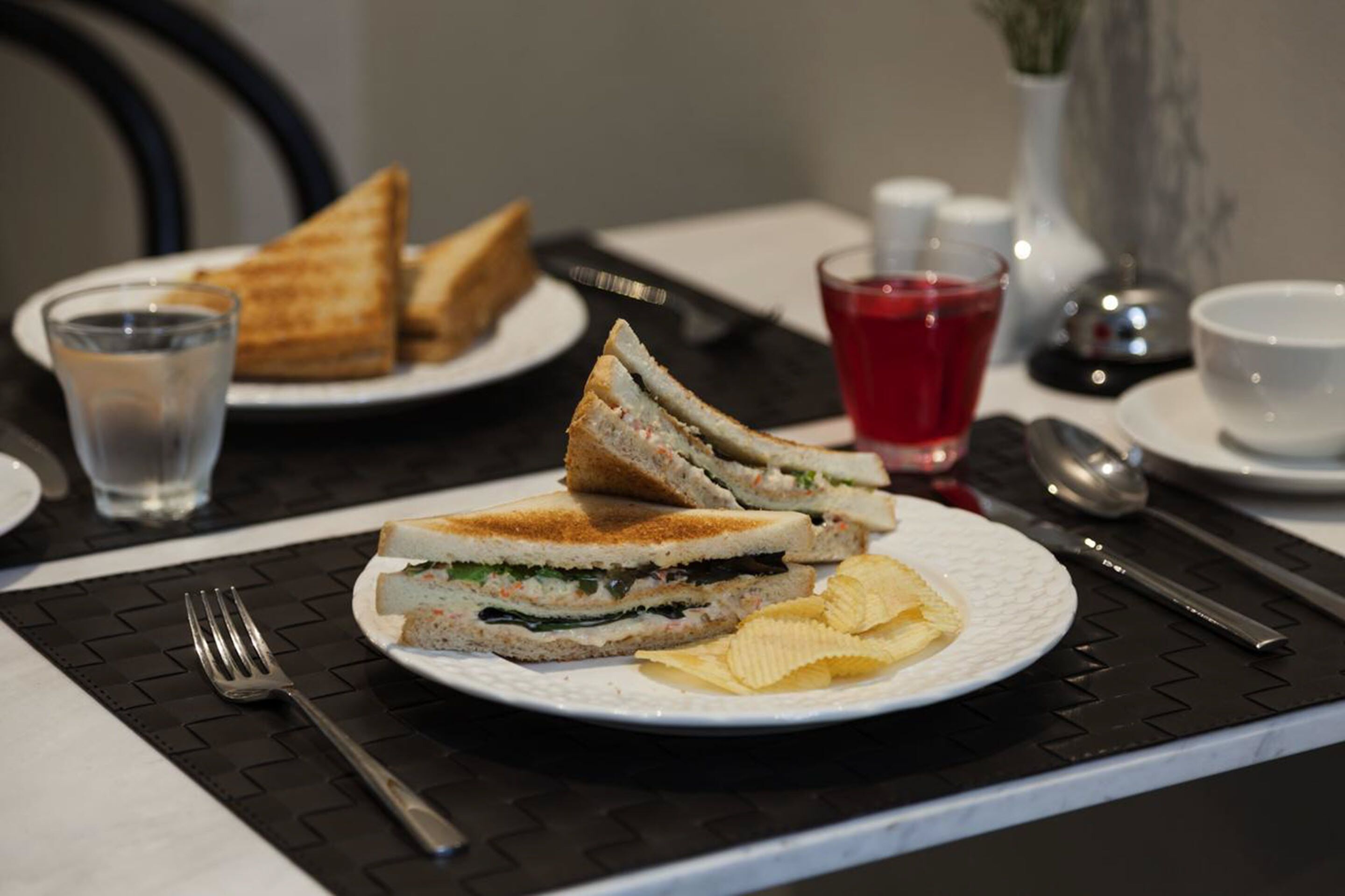 daily buffet breakfast (thb 350 per person)