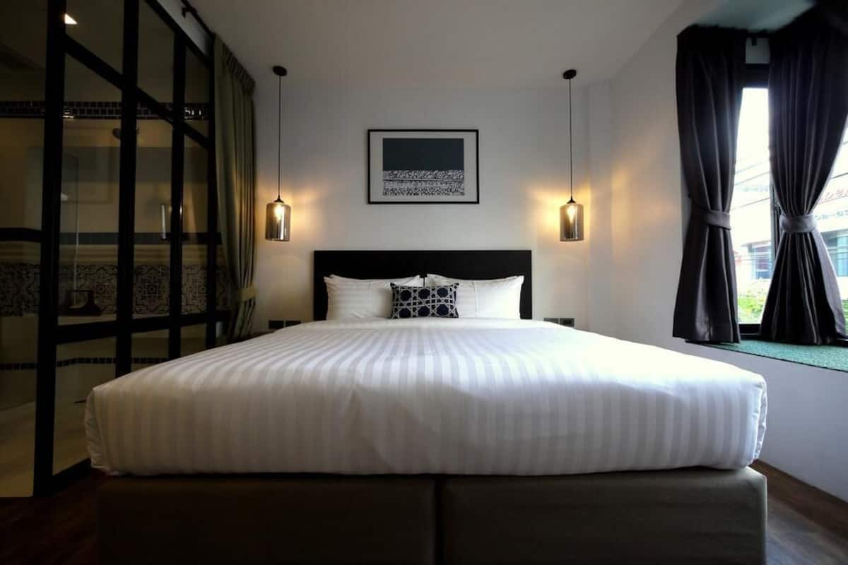 In-room safe, blackout drapes, free WiFi, bed sheets
