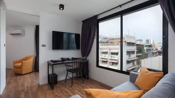 Deluxe Suite | Living area