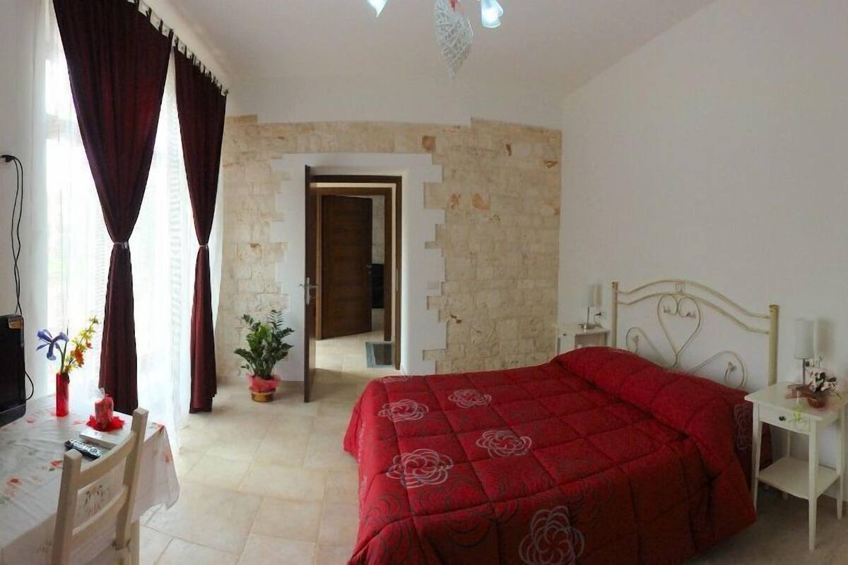 Triple Room | Desk, blackout drapes, soundproofing, iron/ironing board (on request)