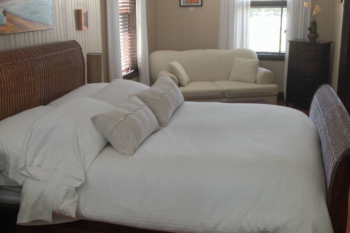 Individually decorated, soundproofing, free WiFi