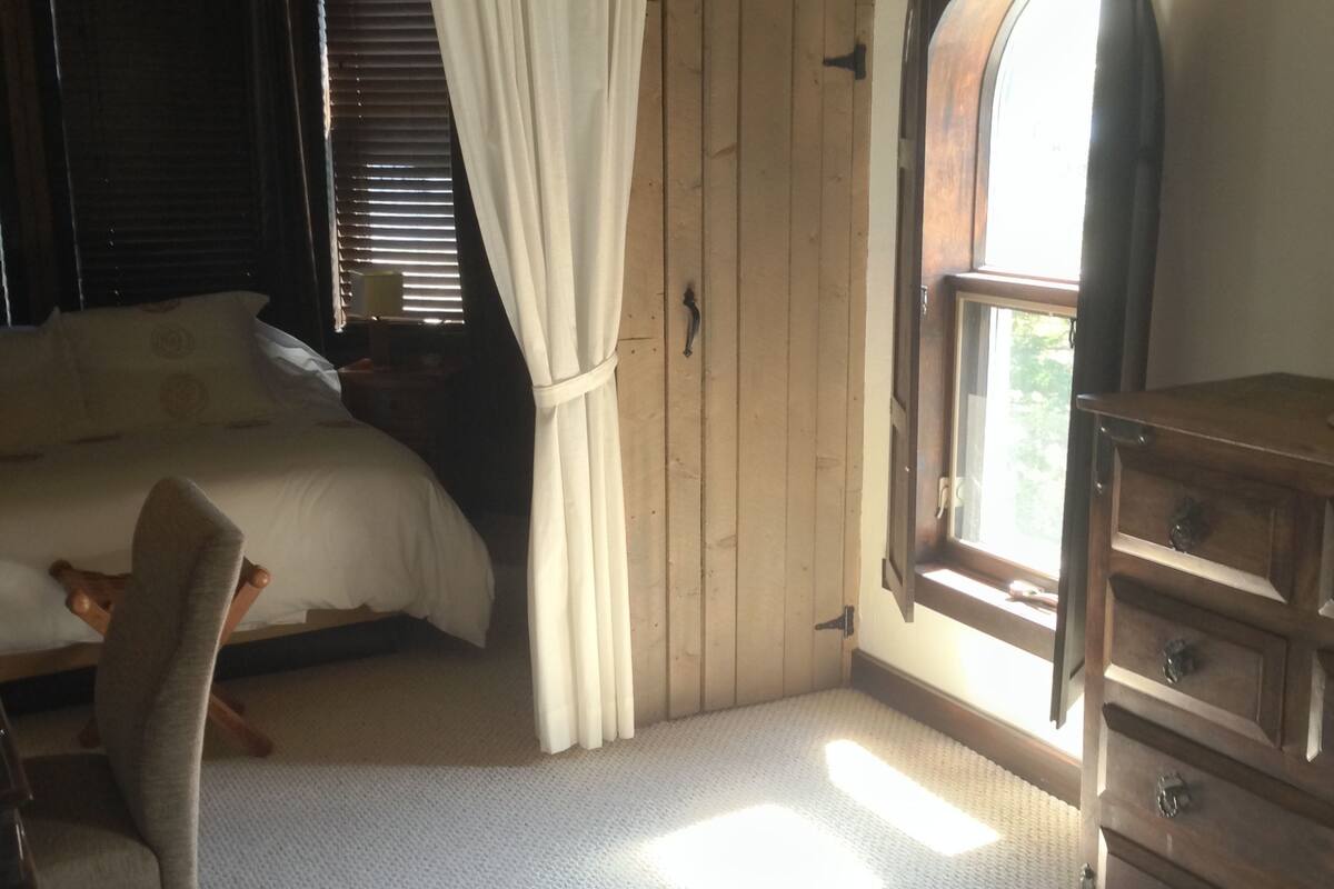 Individually decorated, soundproofing, free WiFi