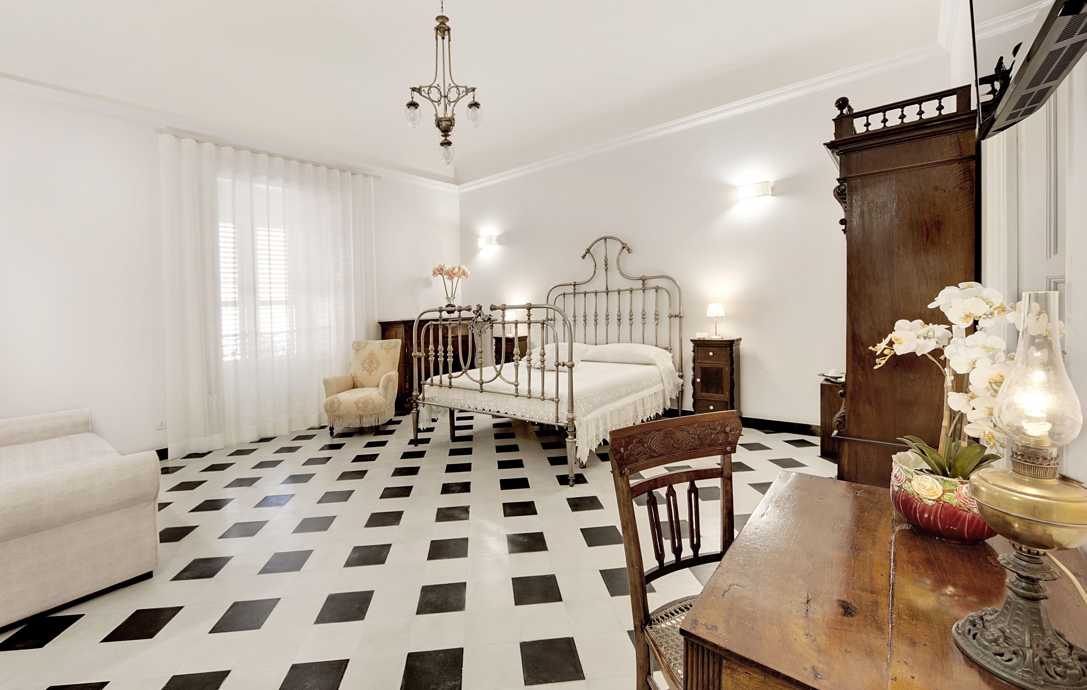 Deluxe Room, 1 Queen Bed with Sofa bed | Premium bedding, minibar, in-room safe, desk