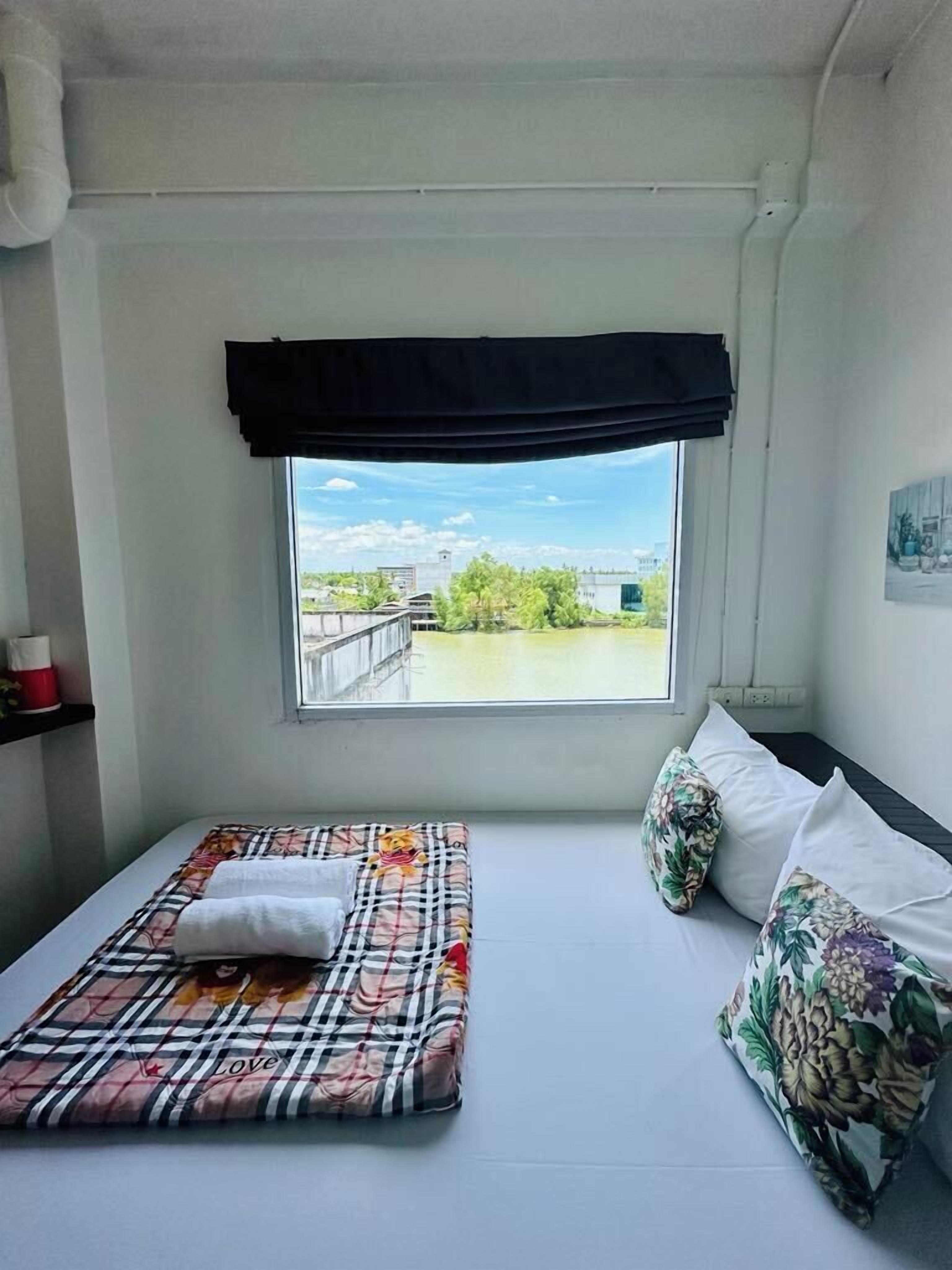 In-room safe, free WiFi, bed sheets