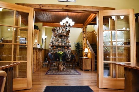 Lobby. Exit Glacier Lodge