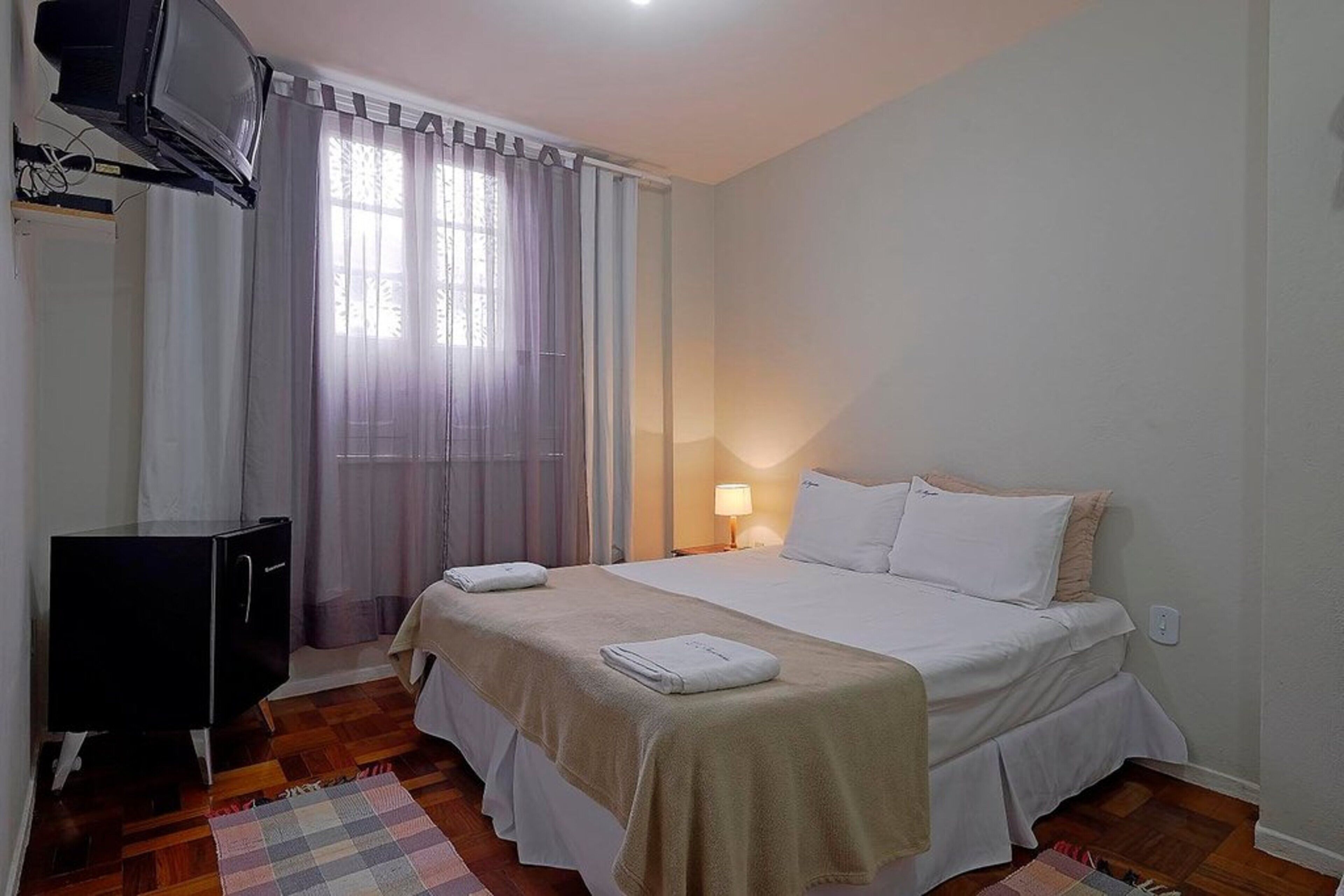 Quarto casal standard | Wi-Fi de cortesia, roupa de cama