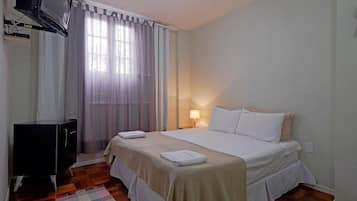 Quarto casal standard | Wi-Fi de cortesia, roupa de cama