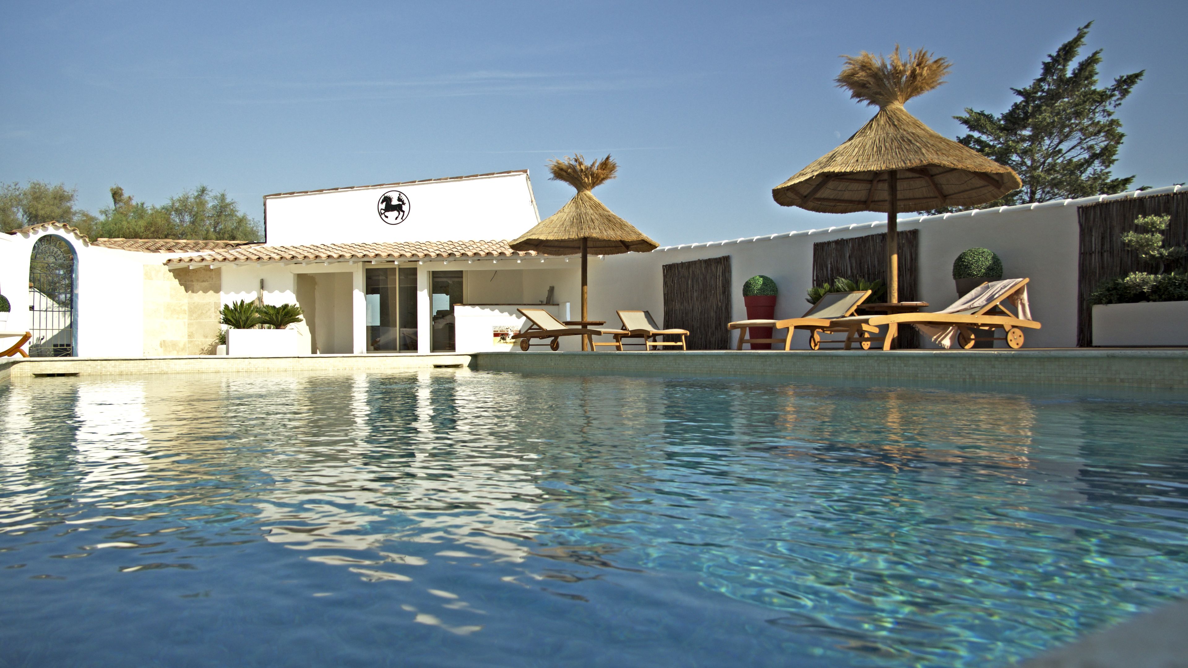 outdoor pool, pool loungers