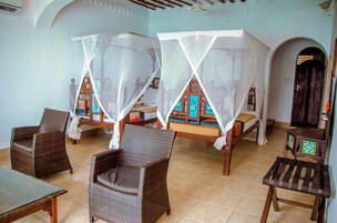Suite, vue mer | Coffres-forts dans les chambres