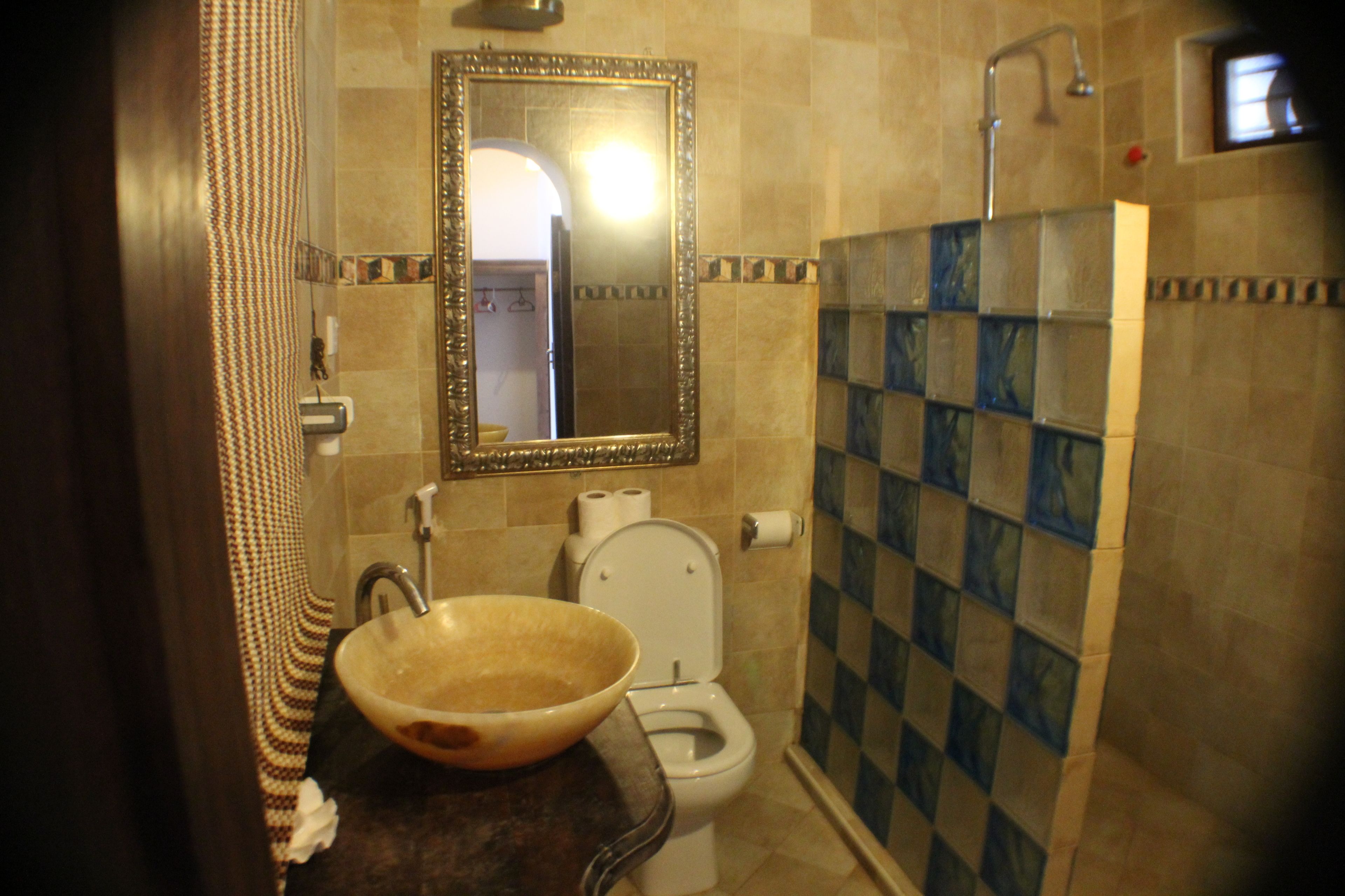 suite (marhaba) | bathroom | shower, free toiletries, towels