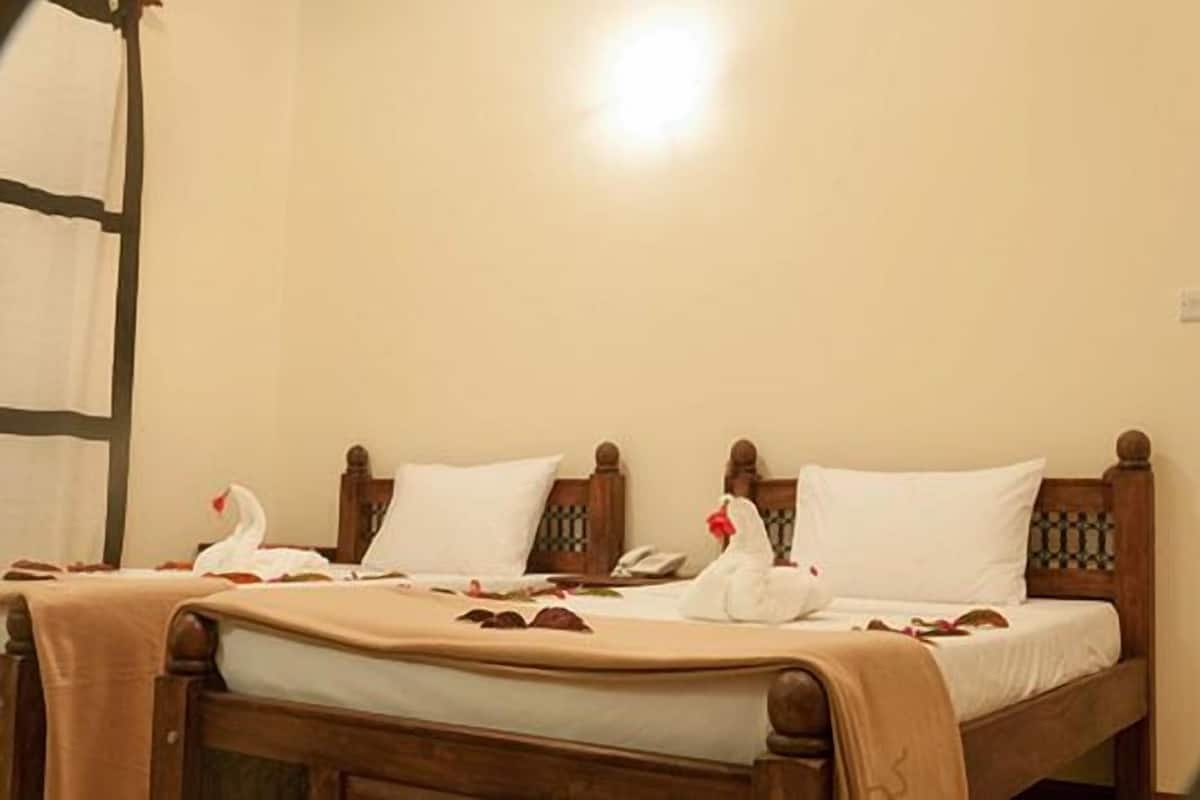 In-room safe, WiFi (free), bed sheets