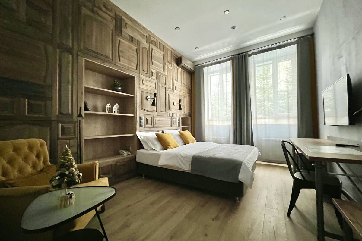 Quarto grand, 1 cama Queen, para não fumantes, vista para o jardim | 1 quarto, roupas de cama premium, cofres nos quartos