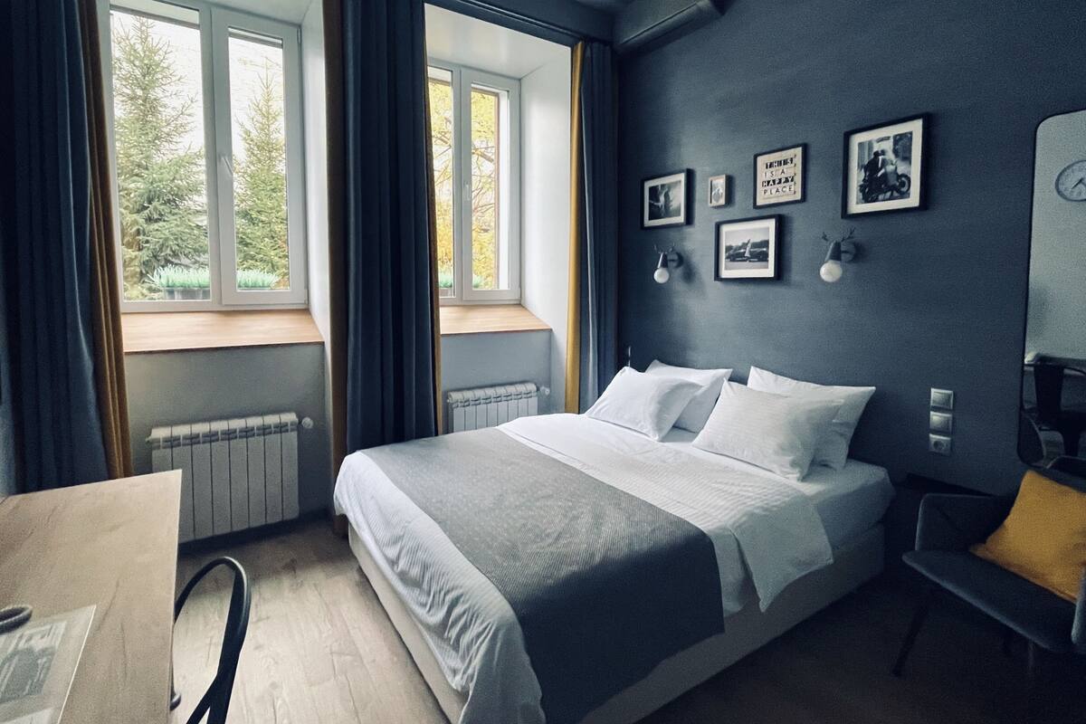 Quarto casal superior, para não fumantes, vista para o jardim | 1 quarto, roupas de cama premium, cofres nos quartos