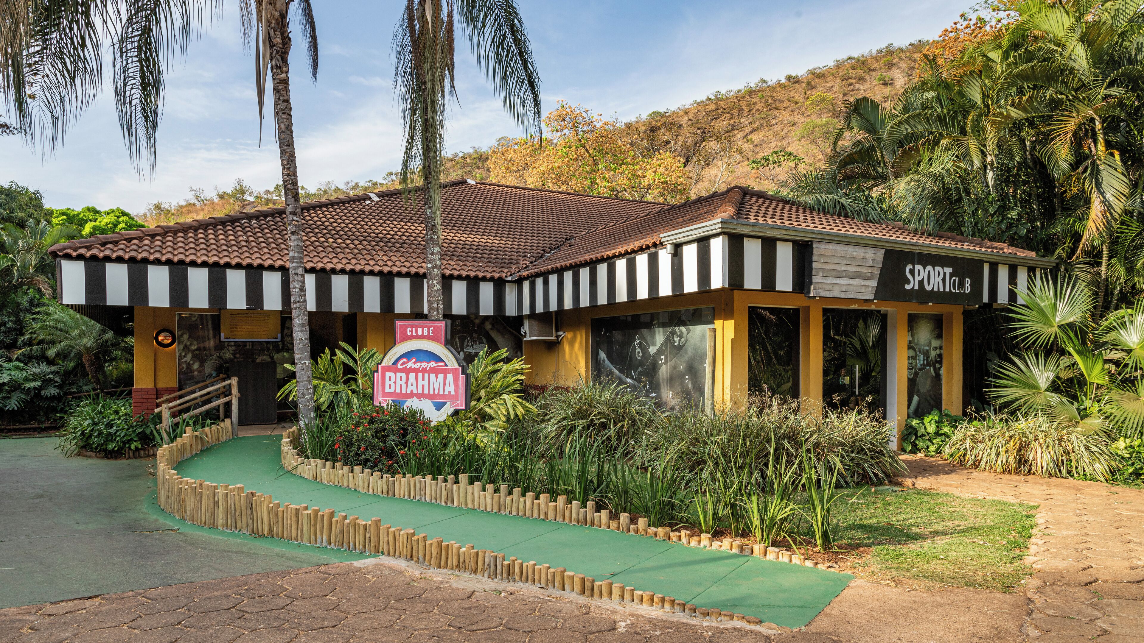 8 restaurants, pizza