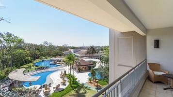 2 piscinas externas, guarda-sóis, espreguiçadeiras