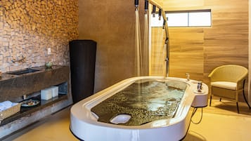 Tyrkisk bad/hamam, kroppsbehandlinger, kroppsinnpakning og kroppsskrubb