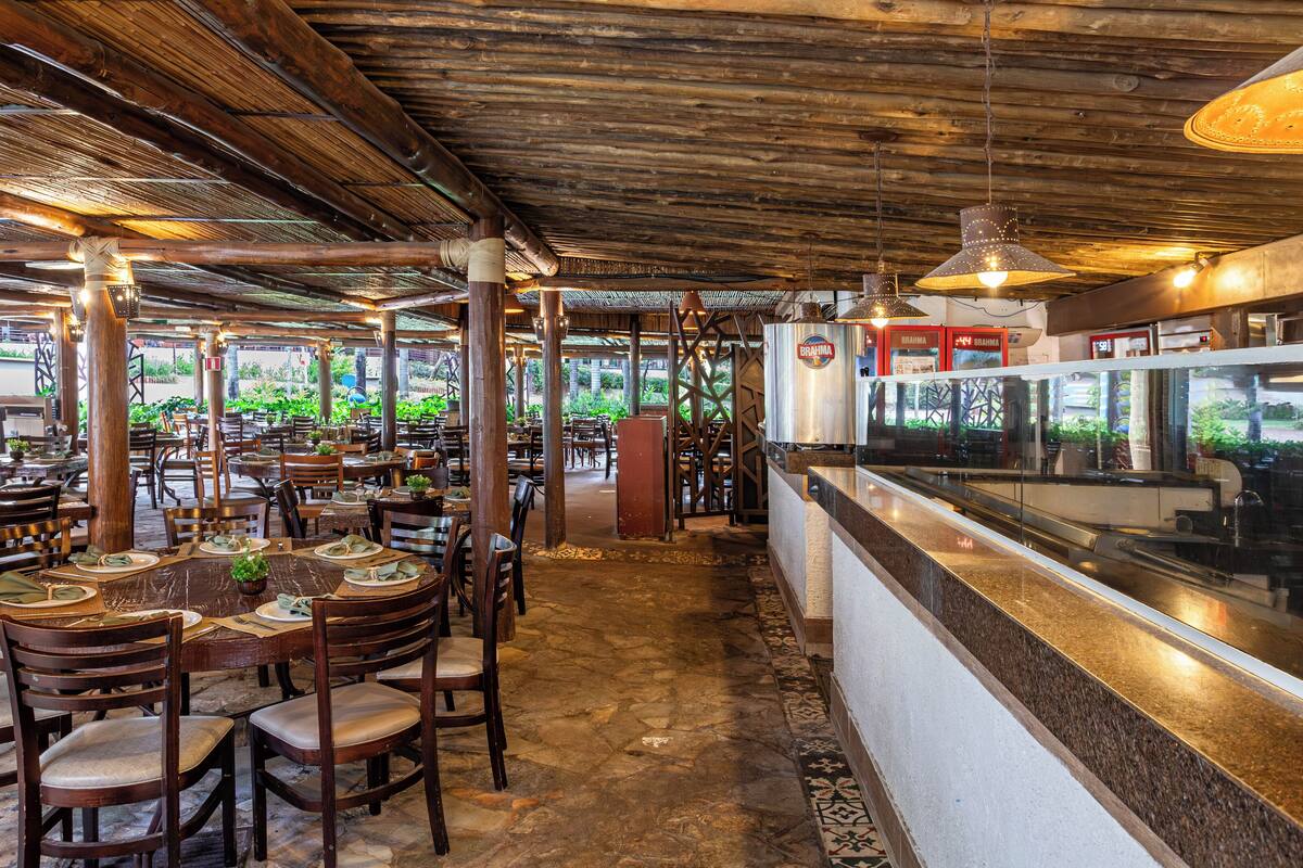 8 restaurants, pizza