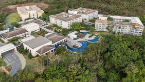 An aerial view of a hotel complex with multiple buildings, a swimming pool, and surrounding greenery. - Rio Quente Resorts - Cristal Resort (Rio Quente)