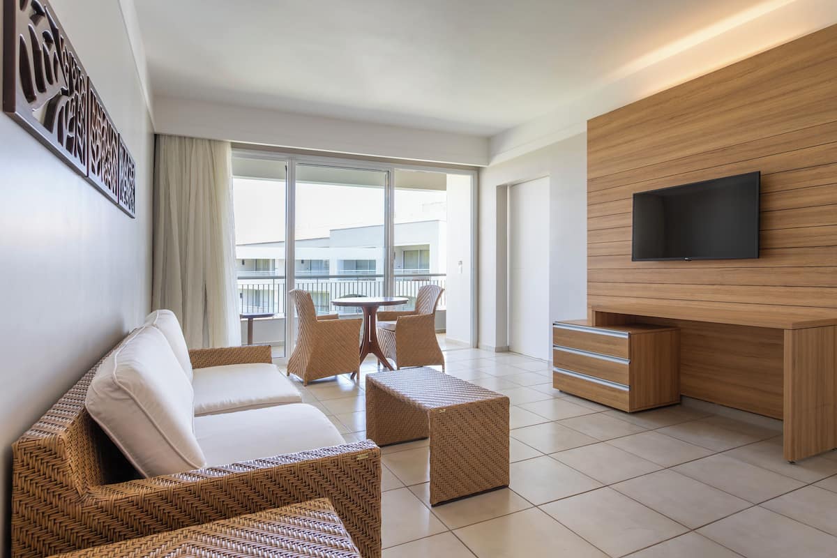Junior Room | 1 bedroom, minibar, in-room safe, desk