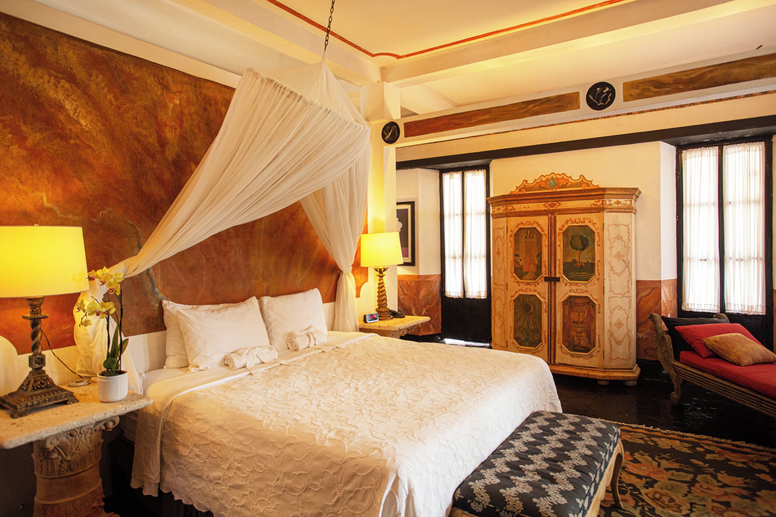 Larger Deluxe Suite, Ocean View with Bathtub | Ropa de cama de alta calidad y caja de seguridad en la habitación 