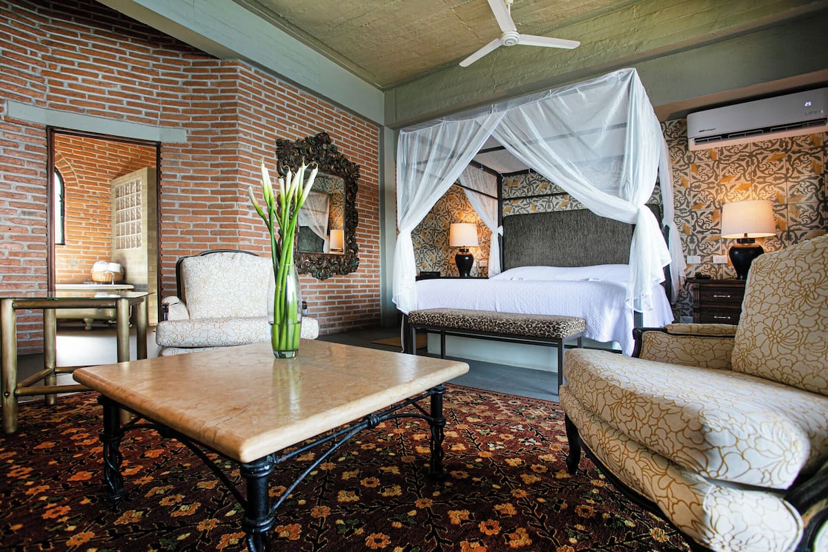 Deluxe Room Oceanfront | 1 bedroom, premium bedding, in-room safe, individually decorated