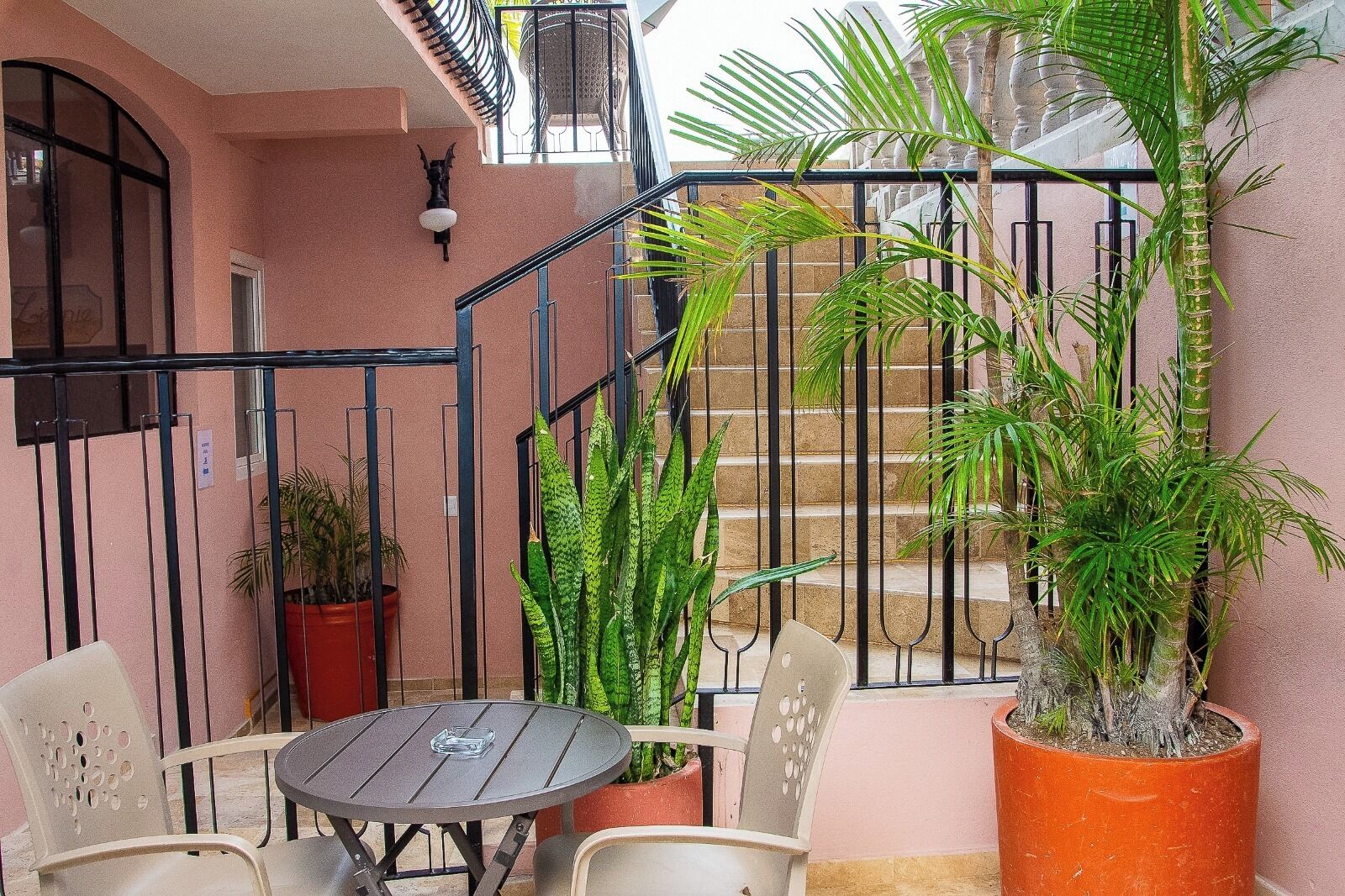 Habitación estándar, 1 cama Queen size | Ropa de cama de alta calidad y caja de seguridad en la habitación 