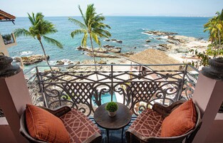 Larger Deluxe Suite, Ocean View with Bathtub | Utsikt mot havet/stranden