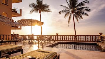 3 piscinas al aire libre, sillones reclinables de piscina