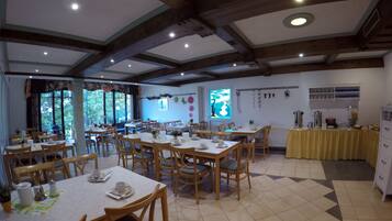 Daily buffet breakfast (EUR 9.50 per person)