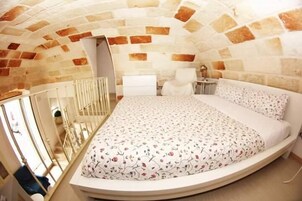 Suite, Terrace | Free minibar, in-room safe, individually decorated