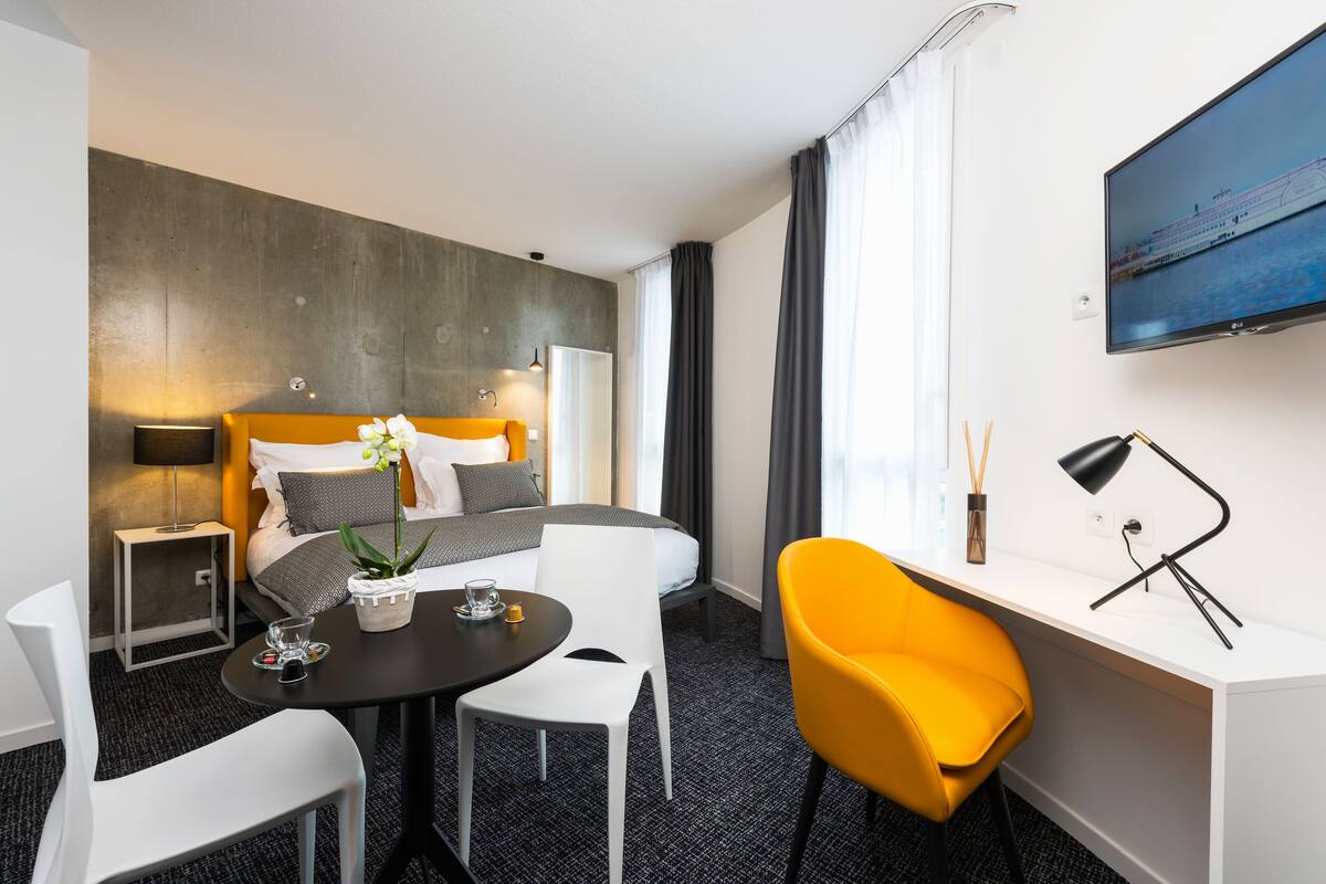 Studio supérieur double | Premium bedding, in-room safe, desk, soundproofing