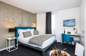 Superior suite, terras | Luxe beddengoed, een kluis op de kamer, een bureau, geluiddichte muren
