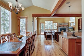 Apartment, 5 Bedrooms | Private kitchen