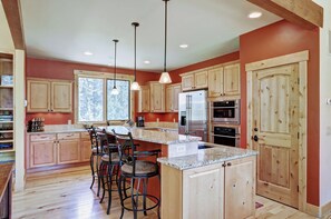 Apartment, 5 Bedrooms | Private kitchen