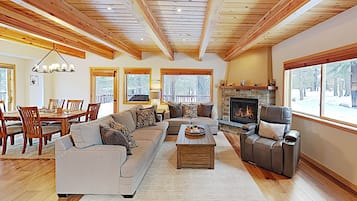 Apartment, 5 Bedrooms | Interior