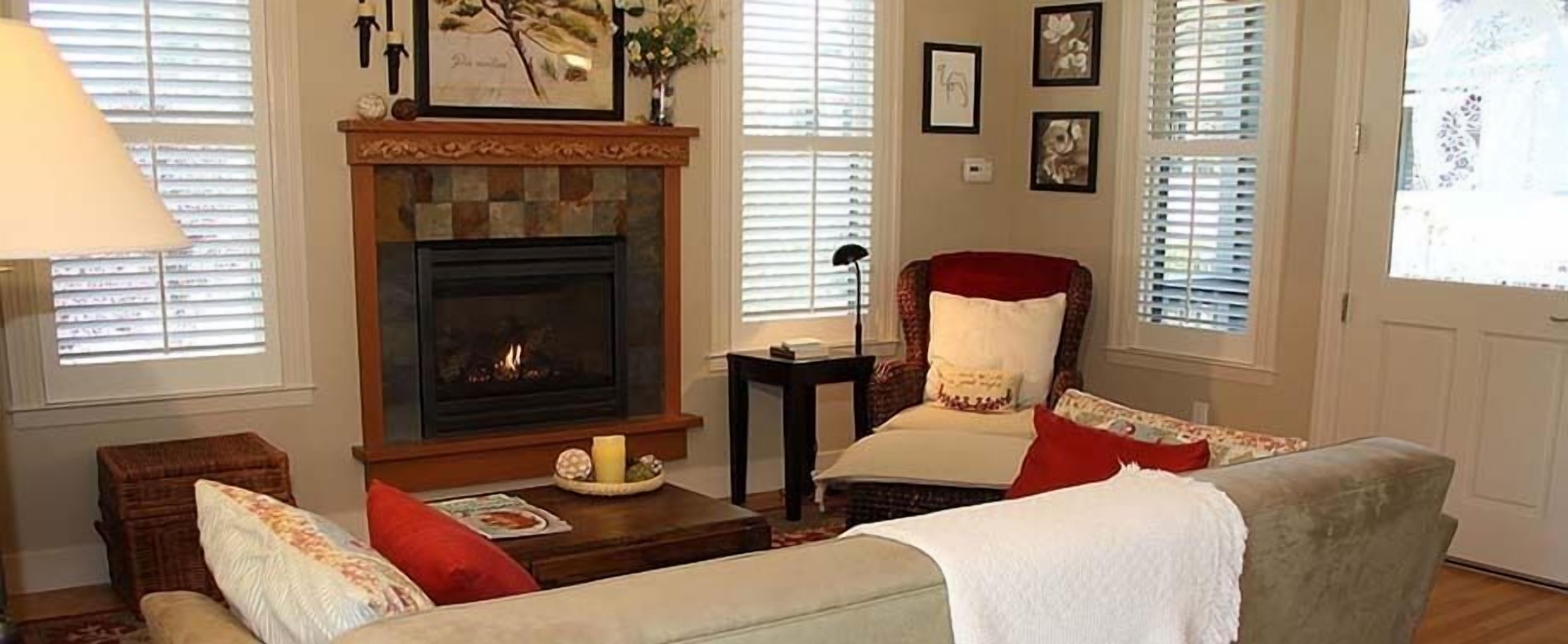 Elite-Ferienhütte | Wohnbereich | 40-Zoll-Smart-TV mit Satellitenempfang, Fernseher, Netflix