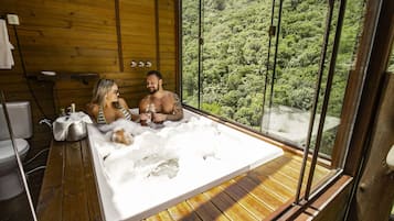 Chalé superior, banheira de imersão | Banheira de hidromassagem particular
