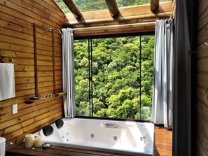 Chalet superior, bañera de hidromasaje | Bañera de hidromasaje