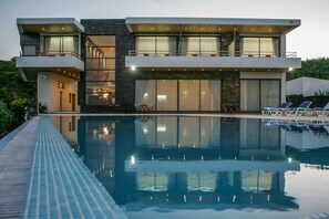 Outdoor pool - Lodge Natur Zen (Ponta Delgada)