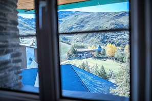 Superior Apartment, 3 Bedrooms, Mountain View, Slope side (Plaza de Andalucía) | Premium bedding, individually decorated, individually furnished, desk