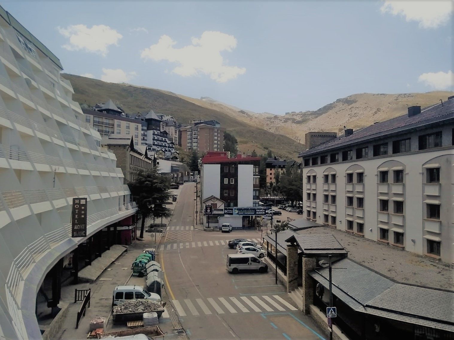 Hiên