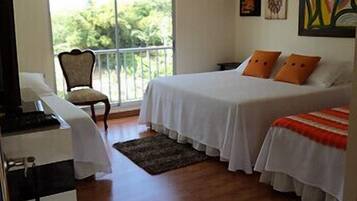 Desk, rollaway beds, free WiFi