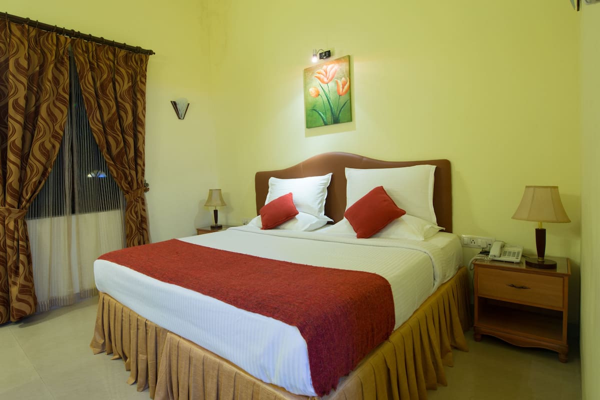 Kamar Deluks | Seprai premium, brankas, dan ruang kerja ramah laptop