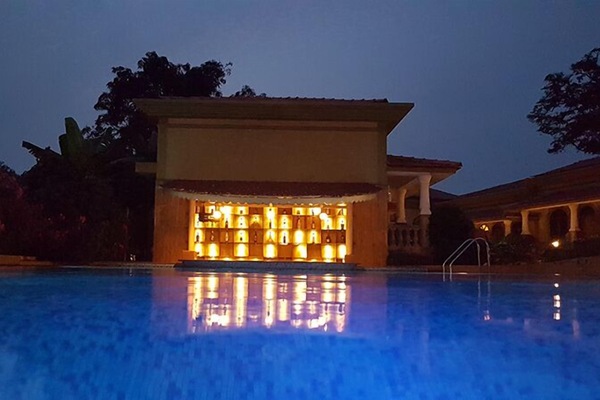 Poolside bar