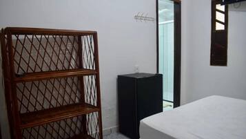 Quarto casal básico | Quartos à prova de som, camas extras/dobráveis (sobretaxa)